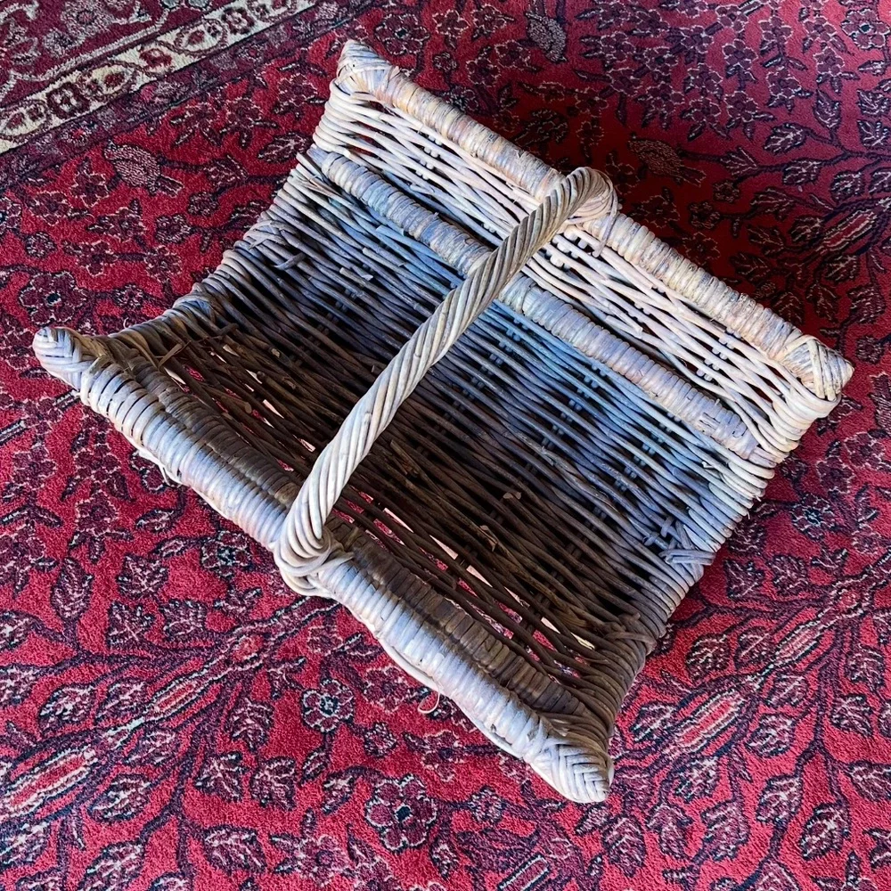 Antique / Vintage Rustic Foraging Harvesting Kindling Pinecone Collecting Basket